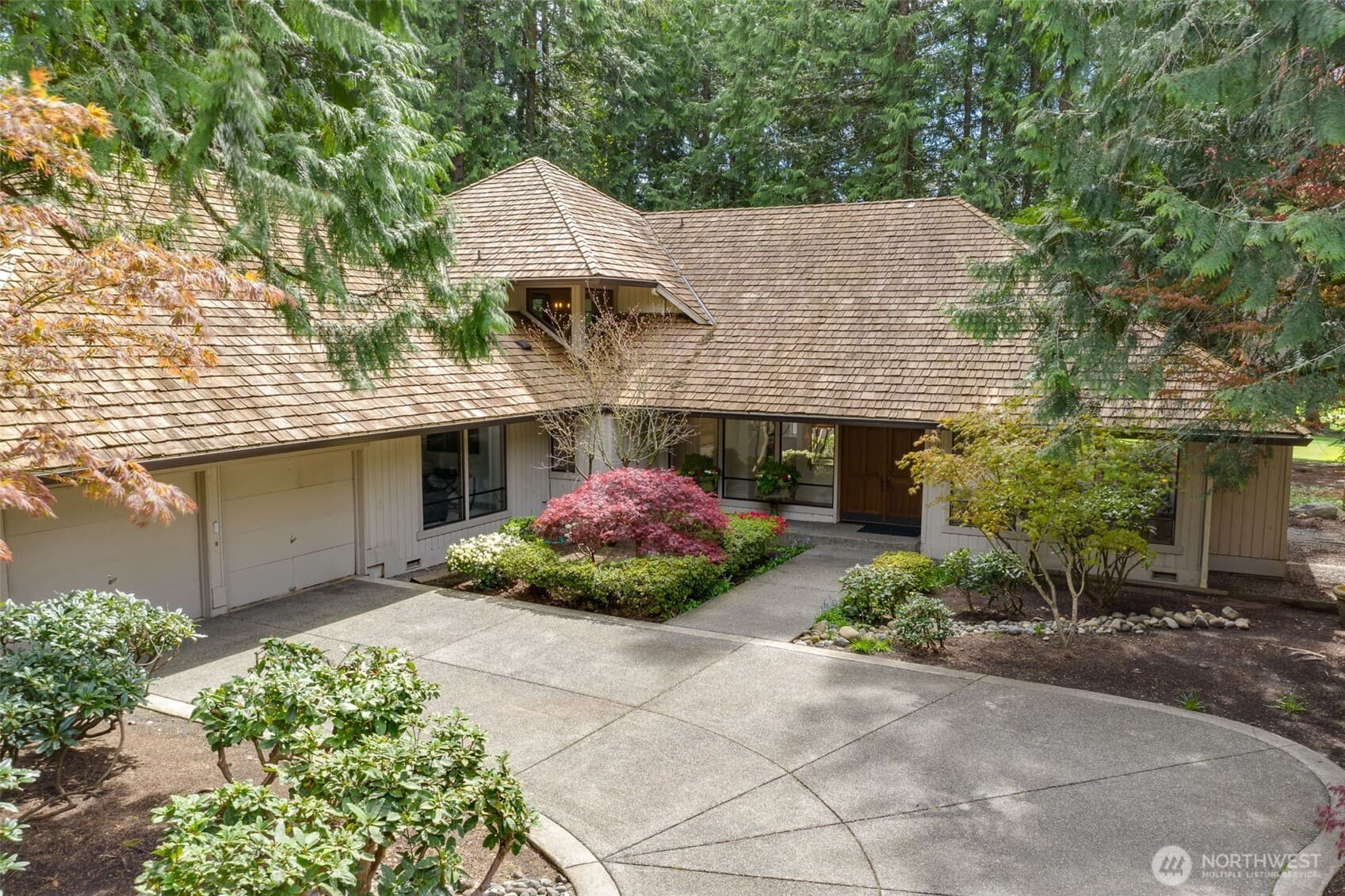 21845 NE 30th Place — golf course home near Sahalee Country Club, Washington