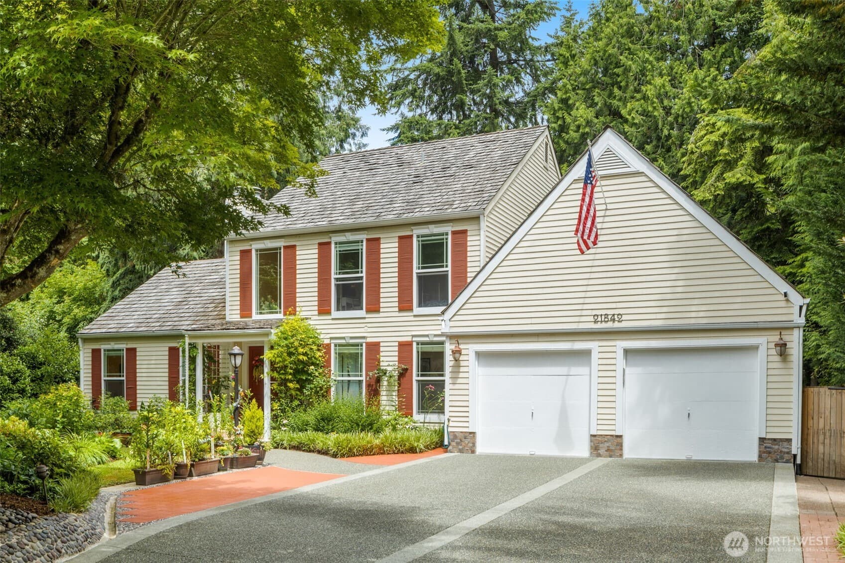 21842 NE 30th Place — golf course home near Sahalee Country Club, Washington