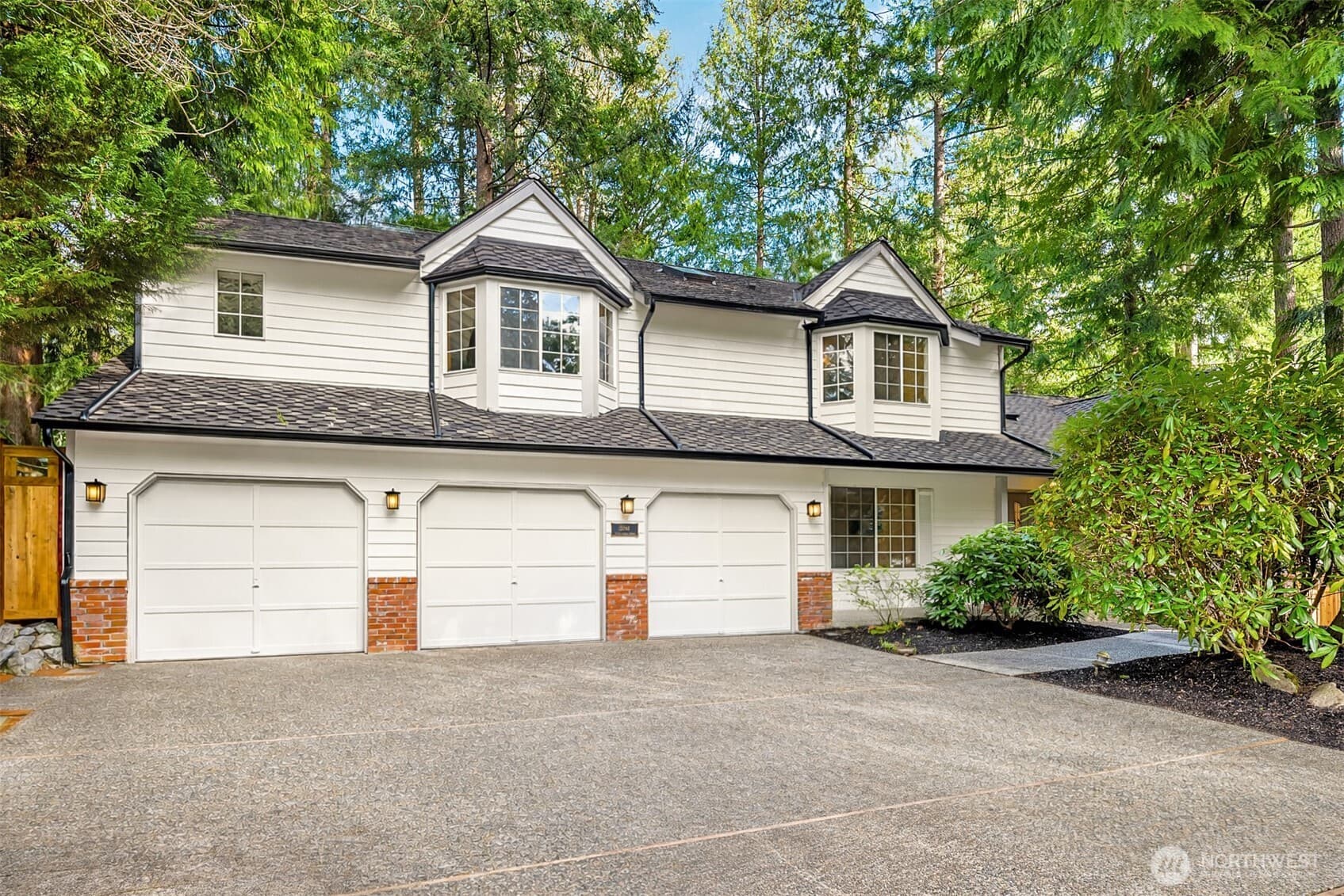 2048 213th Avenue NE — golf course home near Sahalee Country Club, Washington