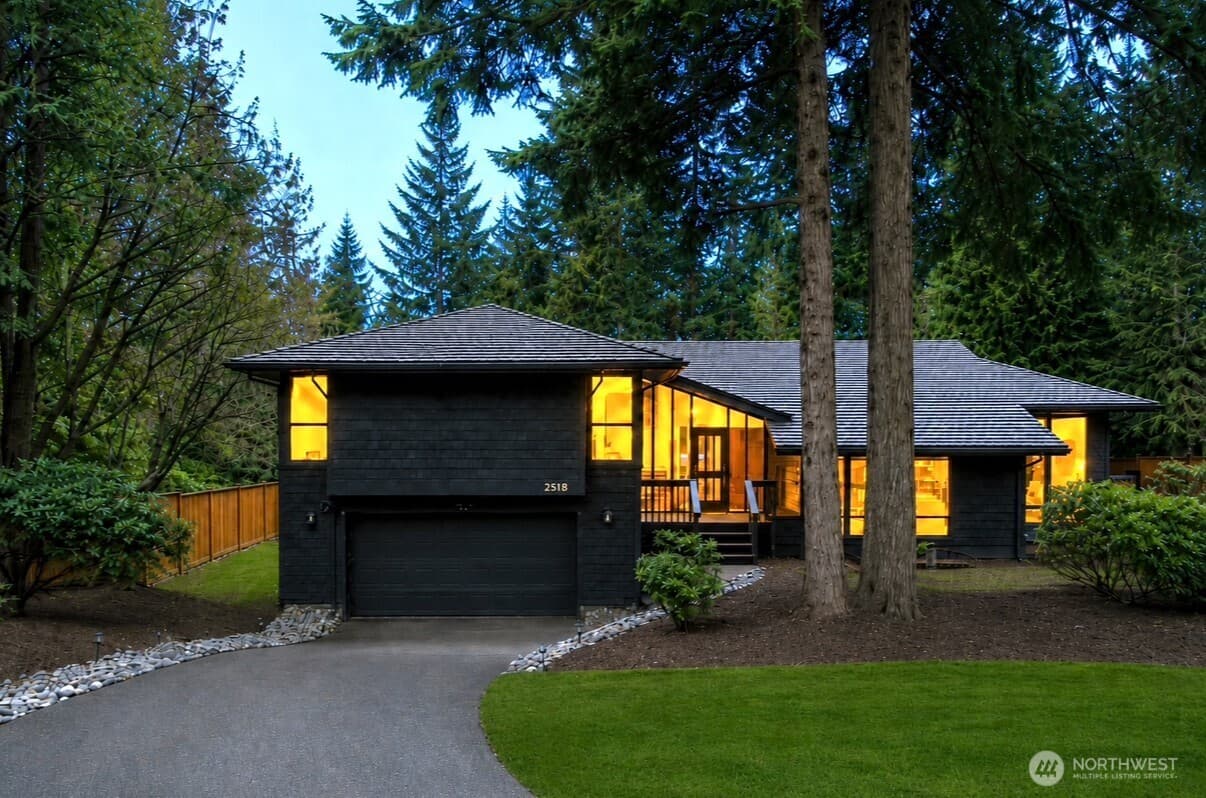 2518 Sahalee Drive East — golf course home near Sahalee Country Club, Washington
