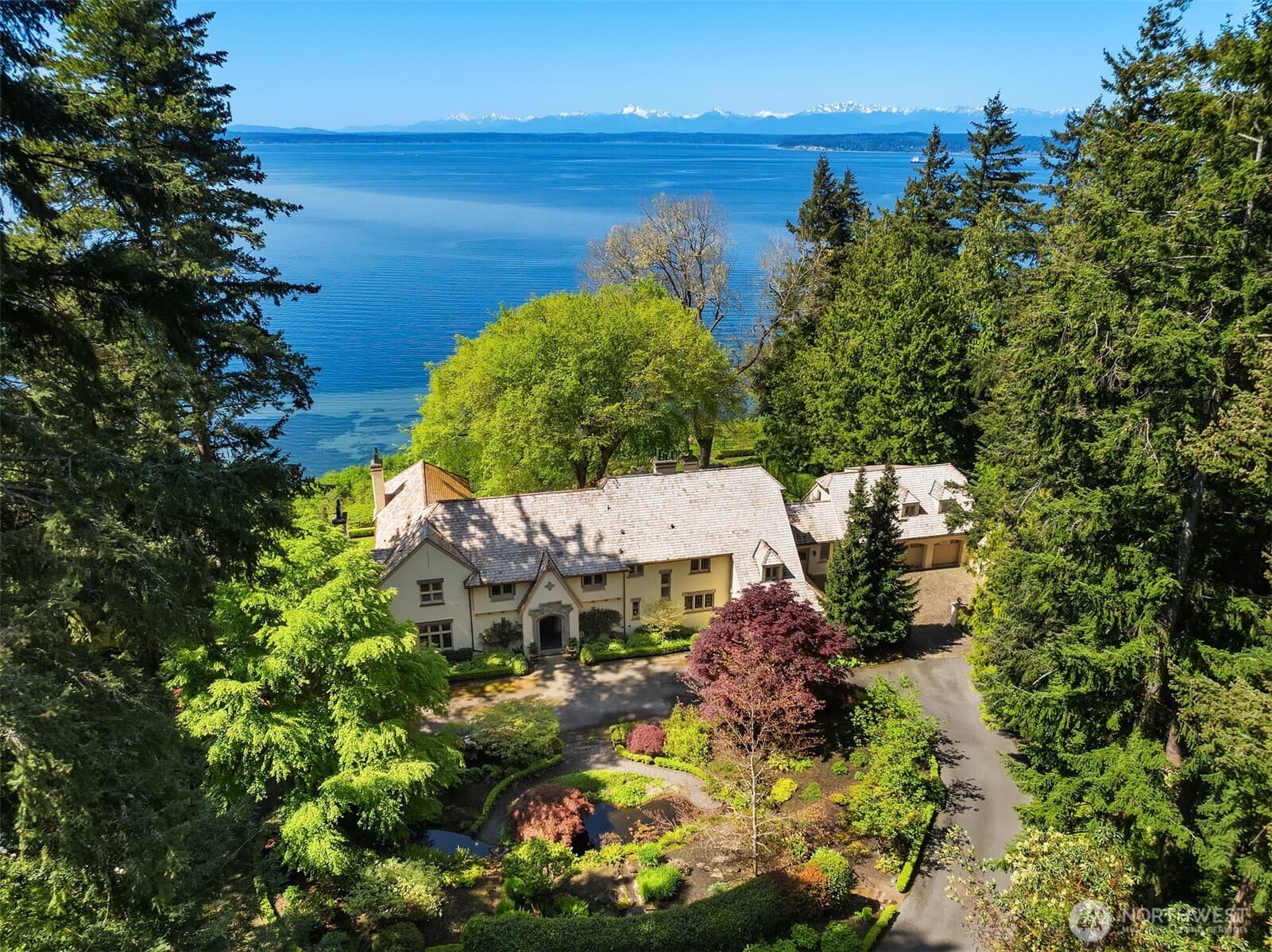 83 Olympic Drive NW — golf course home near Seattle Golf Club, Washington