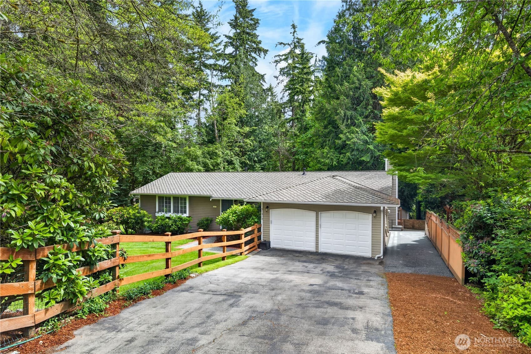 21313 NE 10th Place — golf course home near Sahalee Country Club, Washington