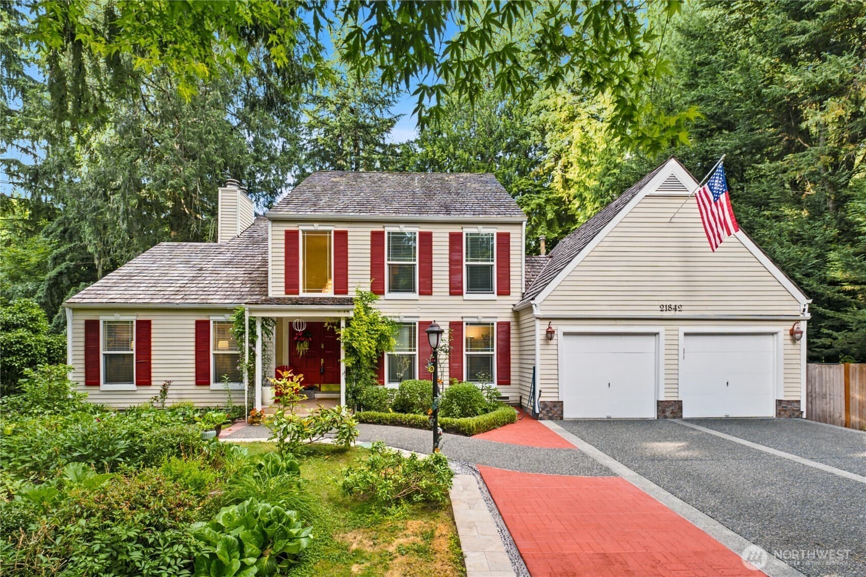 21842 NE 30th Place — golf course home near Sahalee Country Club, Washington