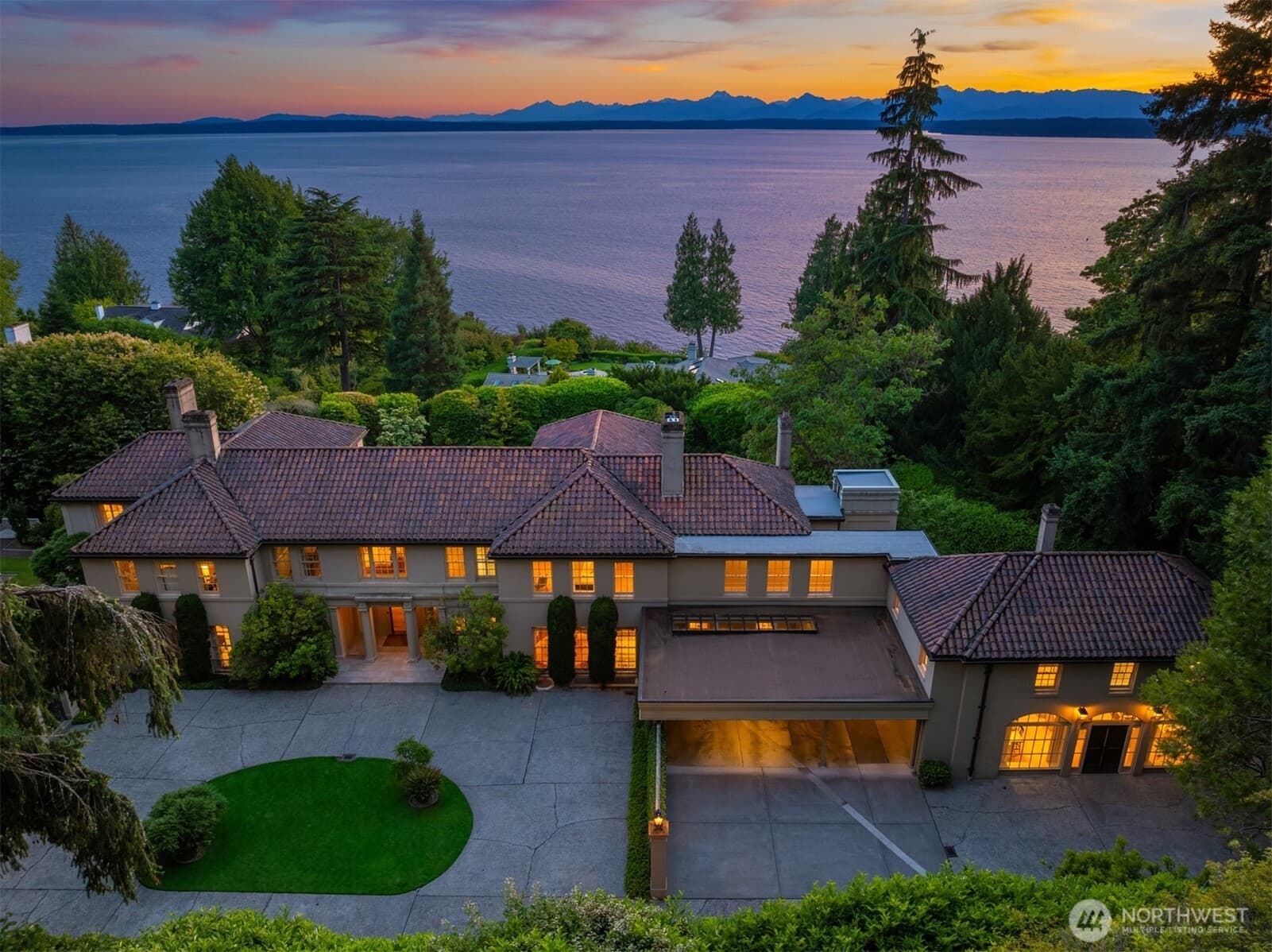 49 NW Cherry Loop — golf course home near Seattle Golf Club, Washington