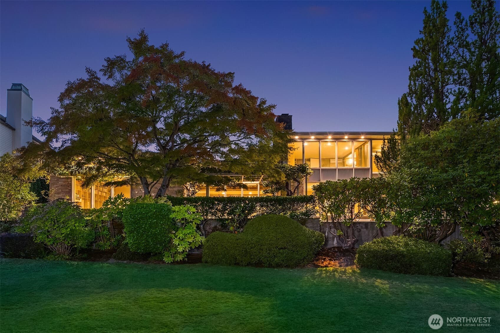 2222 Waverly Way E — golf course home near Washington golf community, Washington